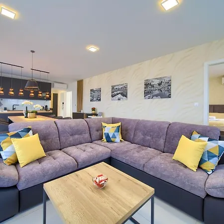 Apartment Crystal Aura 2 *