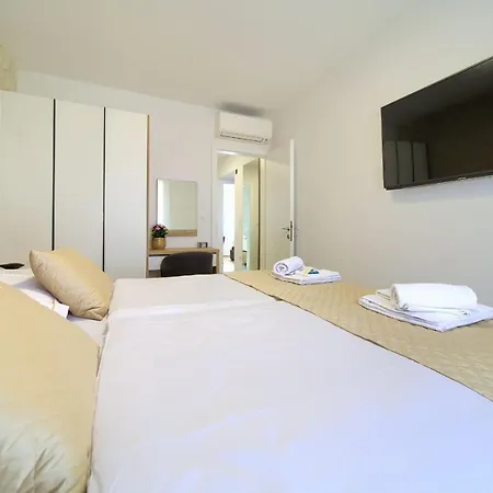 Crystal Aura 2 Apartment Malinska