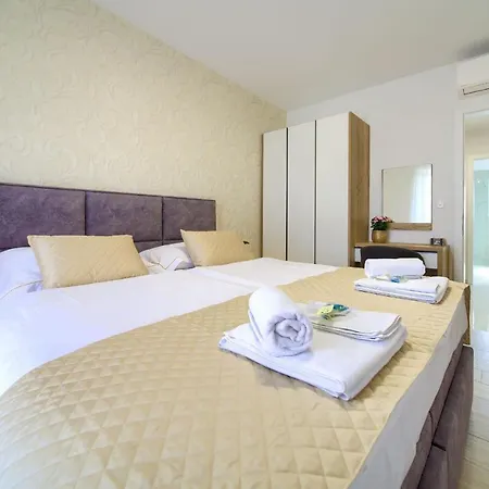 Crystal Aura 2 Apartment
