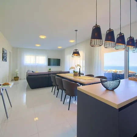 Crystal Aura 2 Apartment *