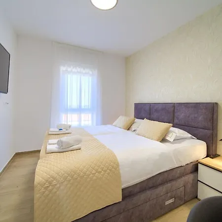Crystal Aura 2 Apartment *
