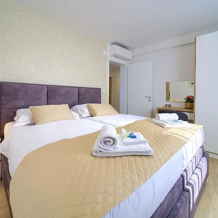 Crystal Aura 2 Apartment *