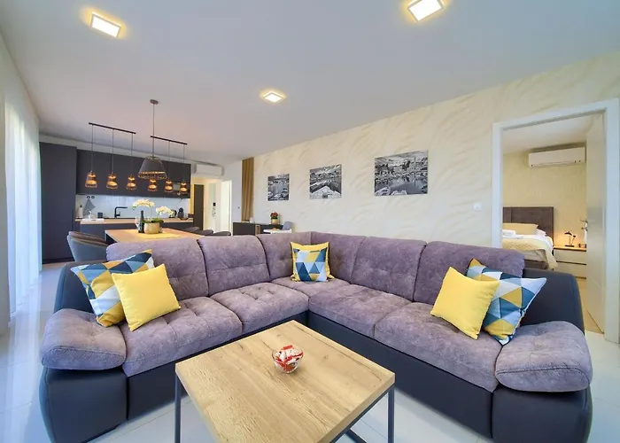 Apartment Crystal Aura 2 *