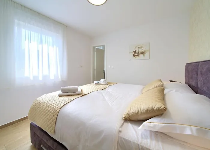 Apartment Crystal Aura 2