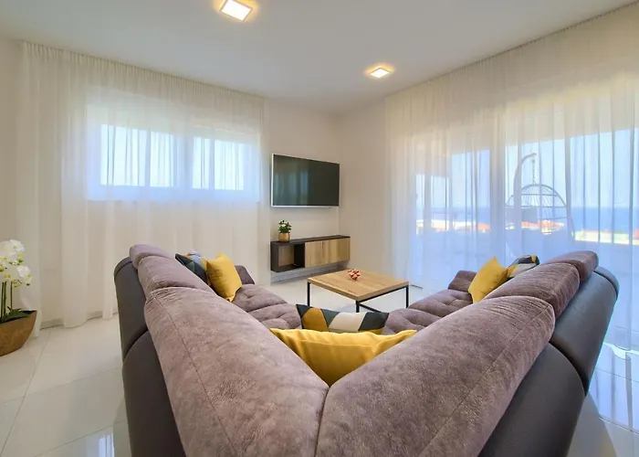 Crystal Aura 2 Apartment Malinska