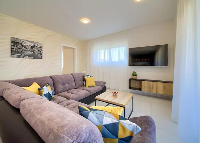 Crystal Aura 2 Apartment *