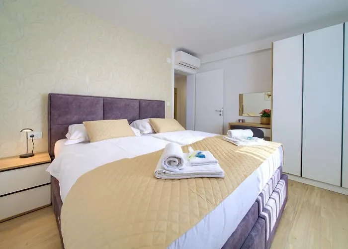 Crystal Aura 2 Apartment *